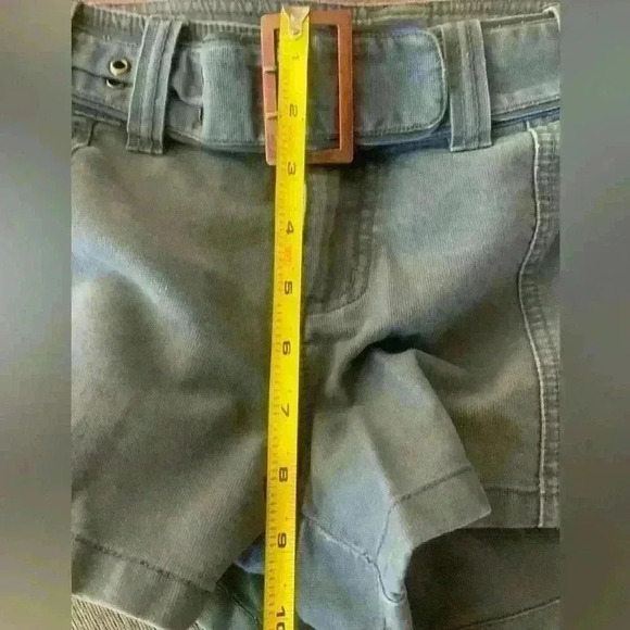 Aeropostale woman’s corduroy belted shorts size 9/10 - Picture 8 of 9